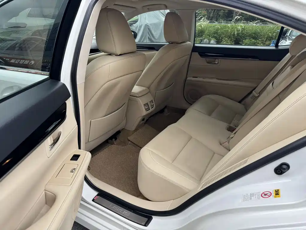 Lexus ES 2013 300h Elite