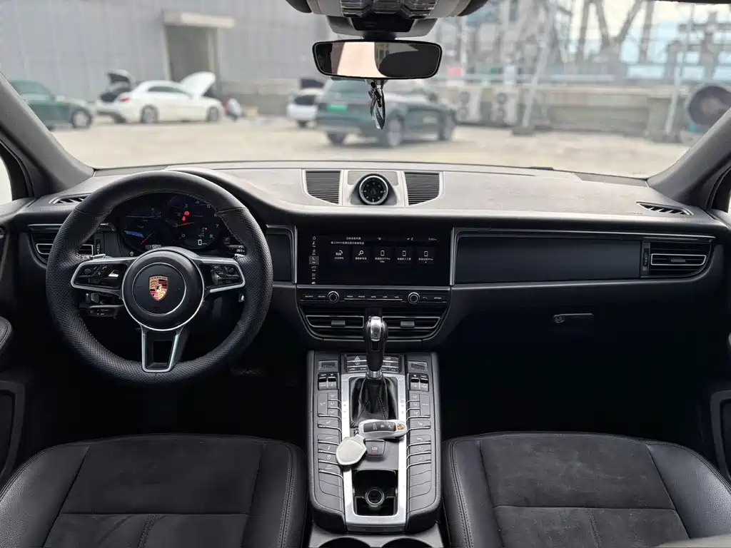 Porsche Macan — миниатюра 5