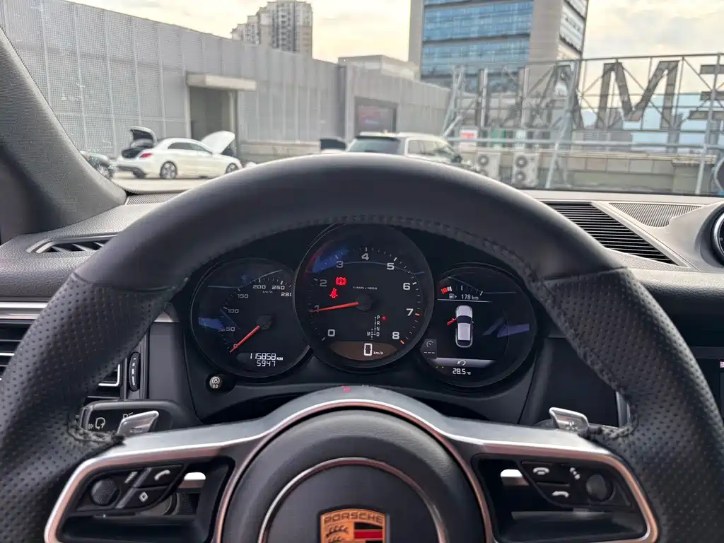 Porsche Macan — миниатюра 9