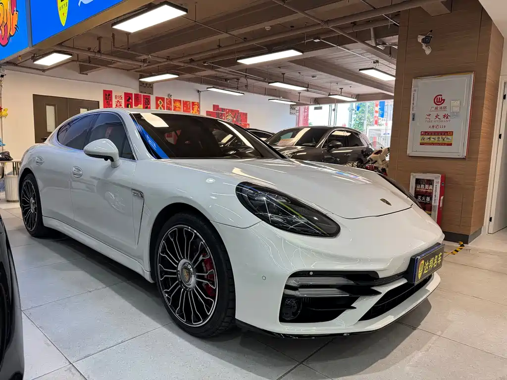 Porsche Panamera 2010 Panamera Turbo 4.8T