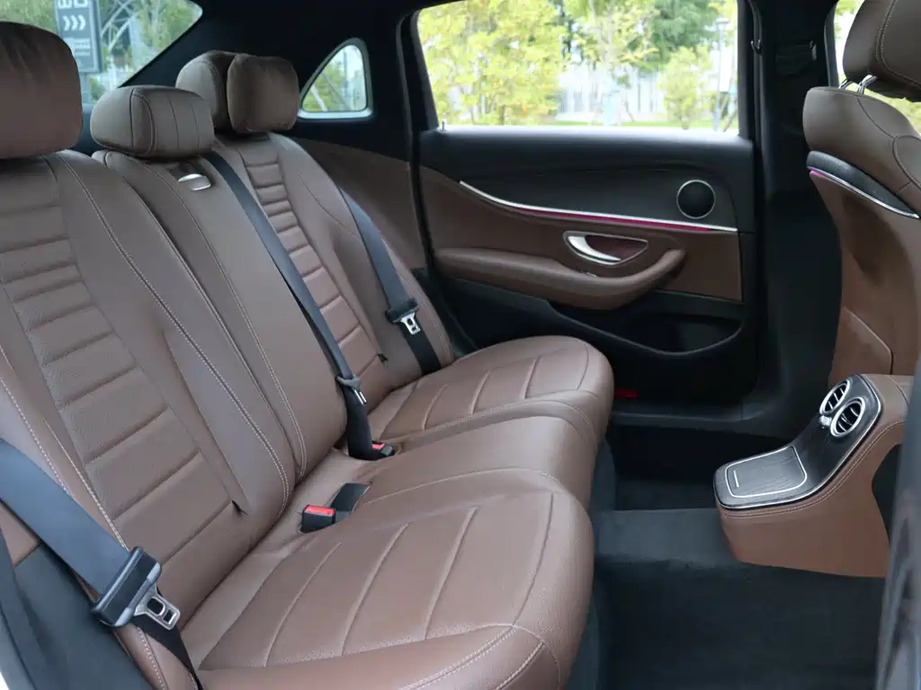 Mercedes-Benz E-Class — миниатюра 20