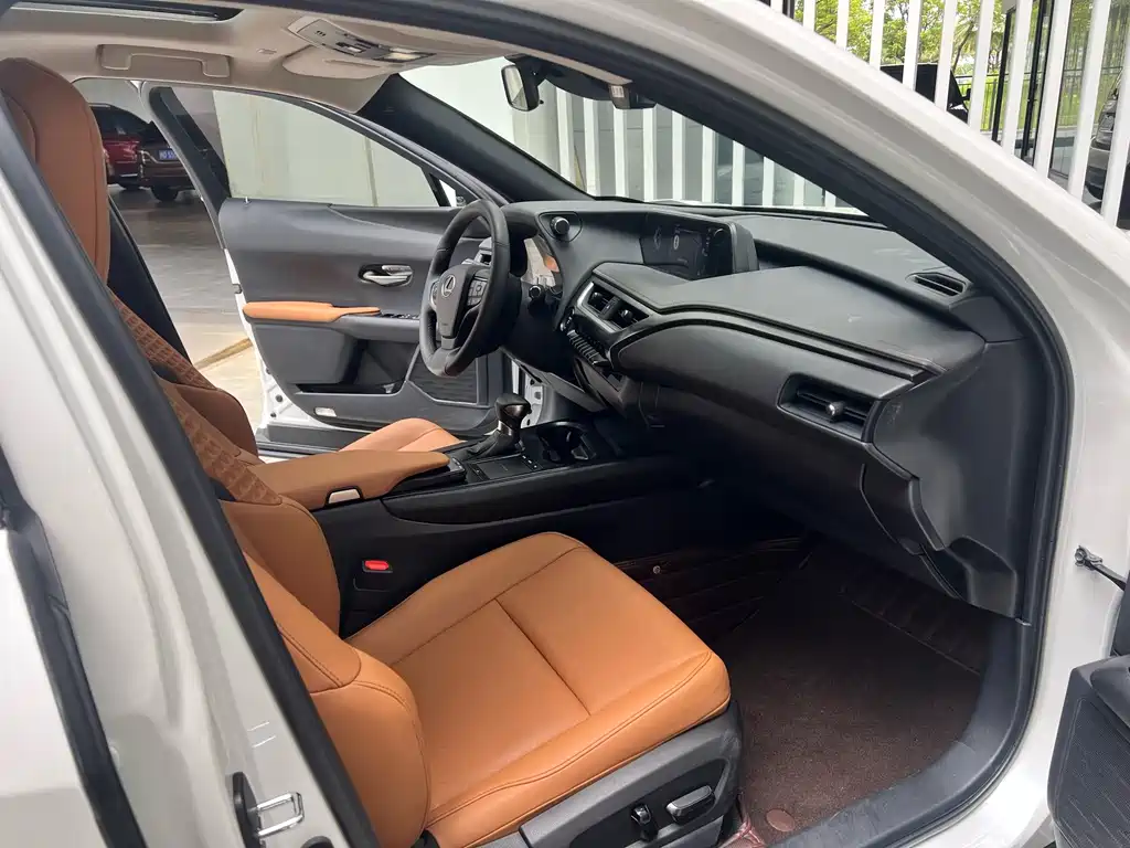 Lexus UX — миниатюра 4