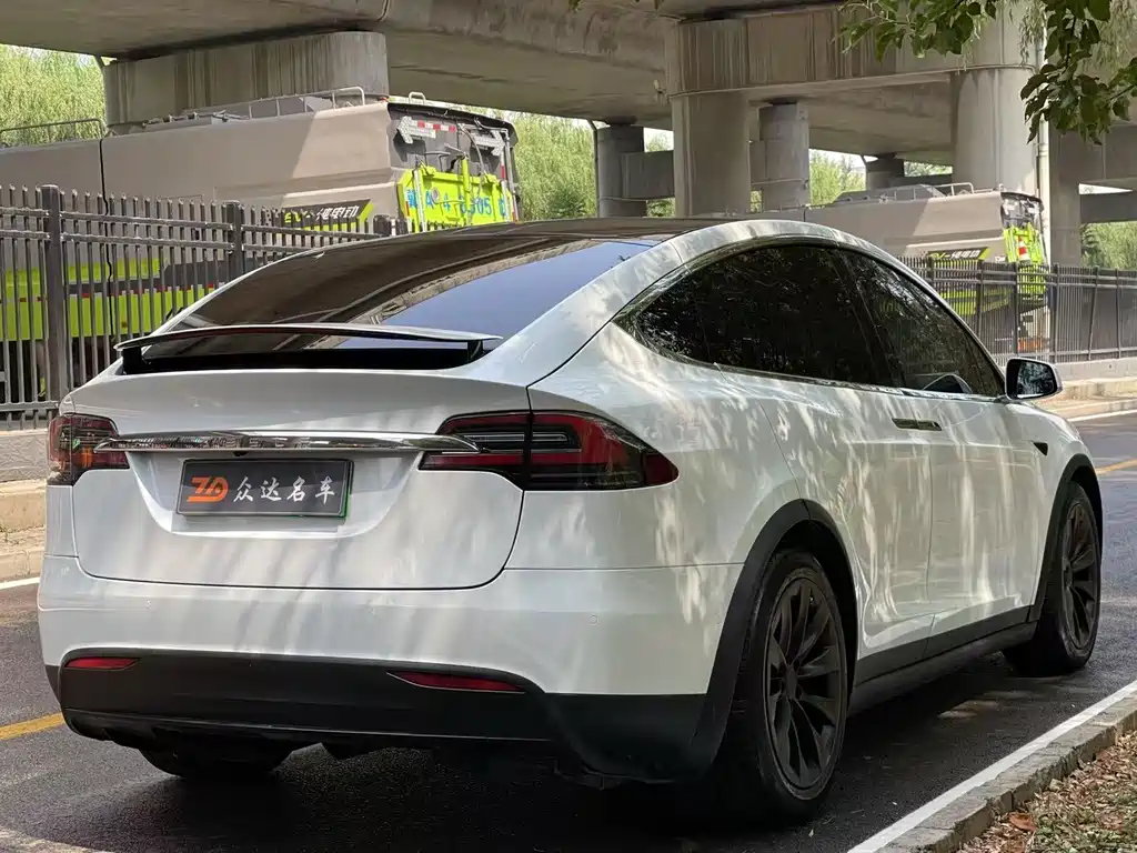 TESLA MODEL X
