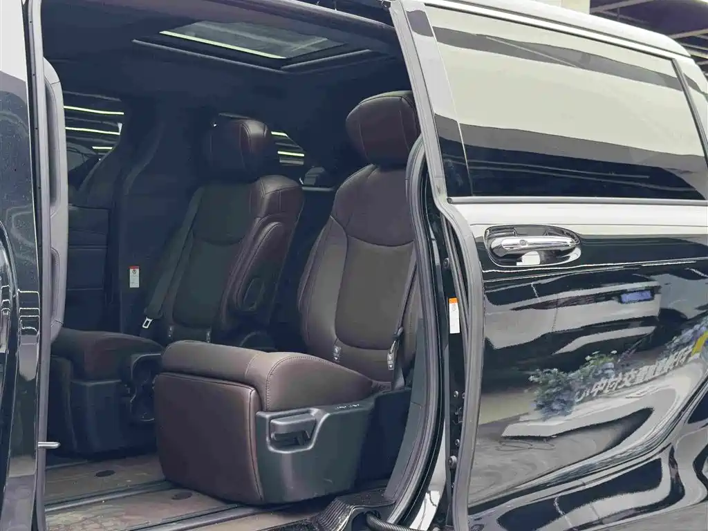 Toyota Granvia — миниатюра 9