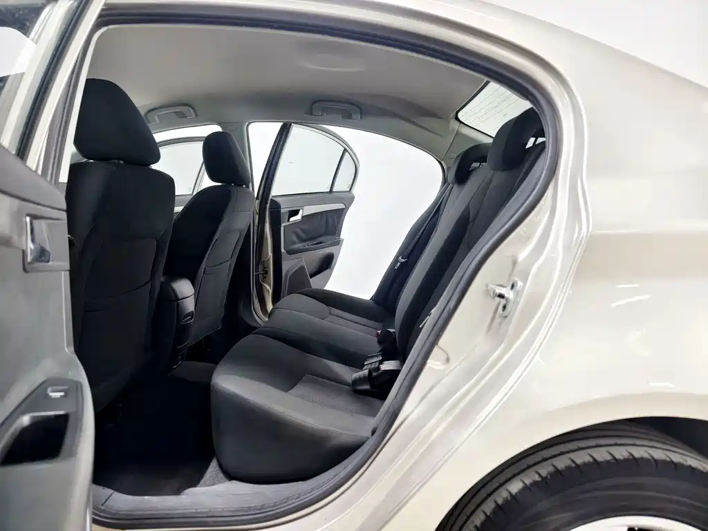Roewe 350 — миниатюра 12