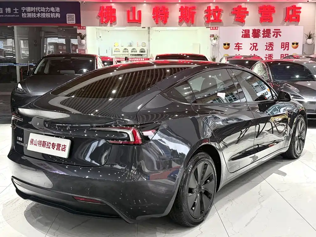 Tesla Model 3 — миниатюра 4