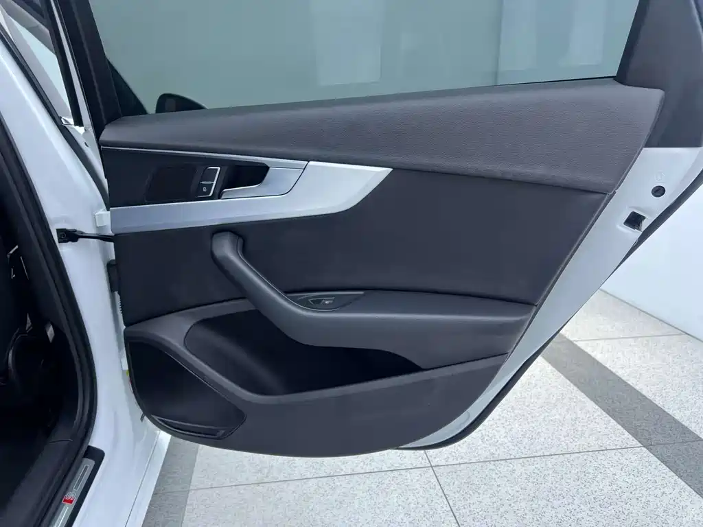 Audi A4L — миниатюра 15