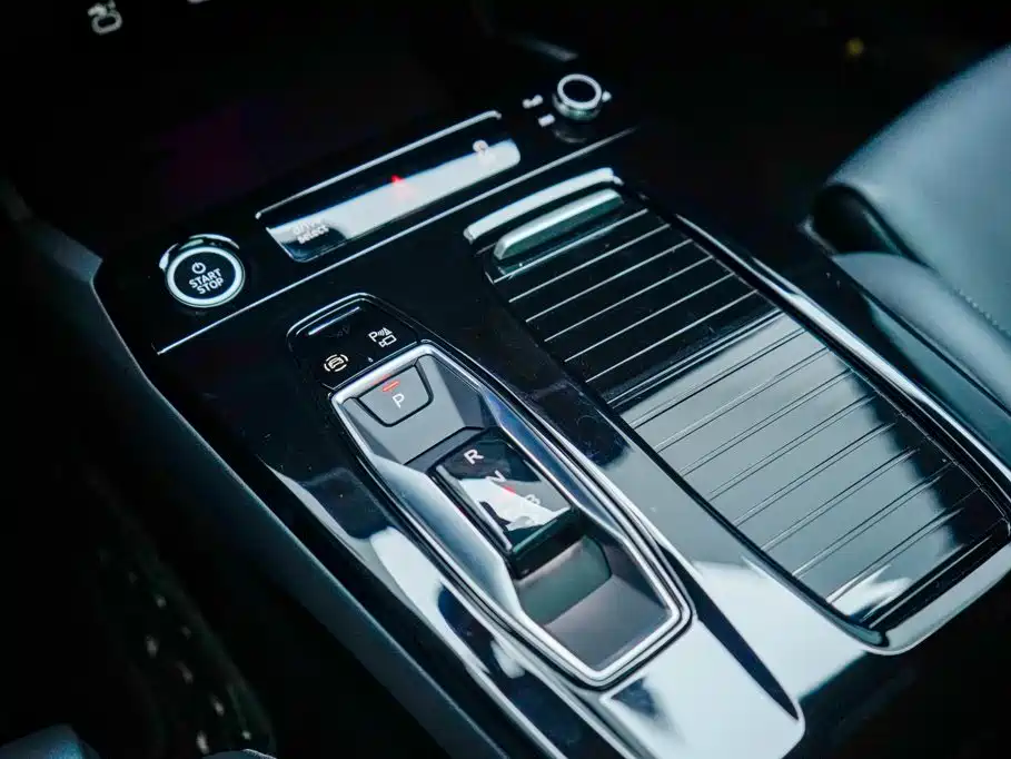 Audi Q6L e-tron
