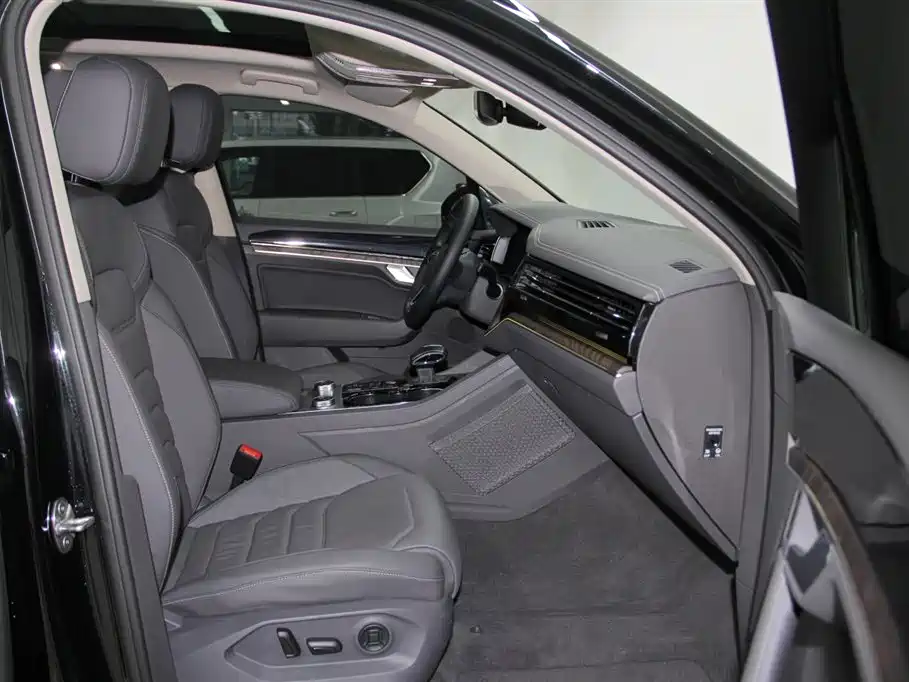 Volkswagen Touareg 2022 3.0TSI Sport