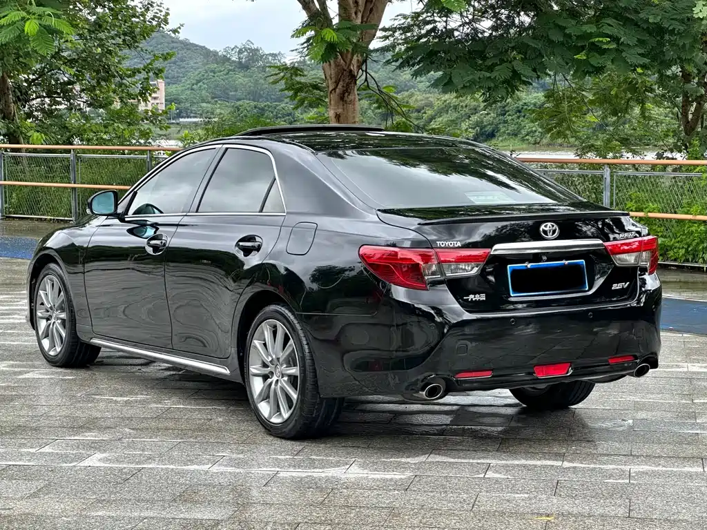 Toyota Reiz — миниатюра 7