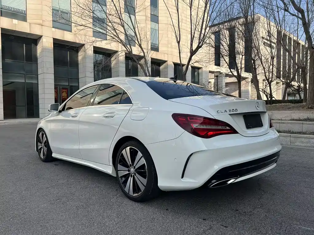 MERCEDES-BENZ CLA