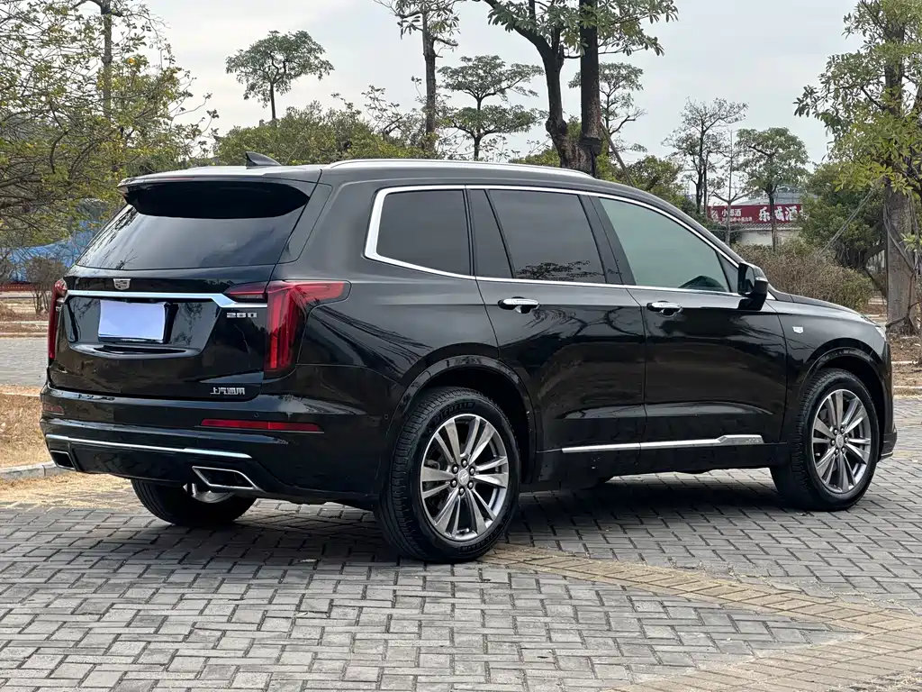 CADILLAC XT6
