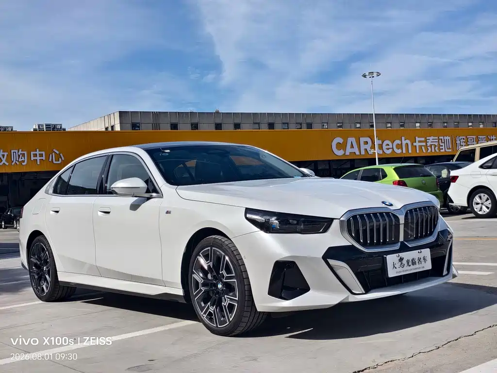 BMW 5 Series — миниатюра 3