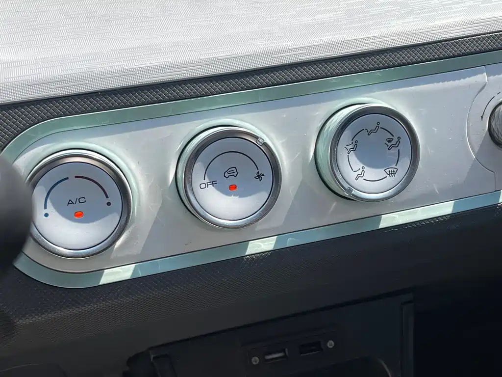 Wuling MINIEV — миниатюра 18