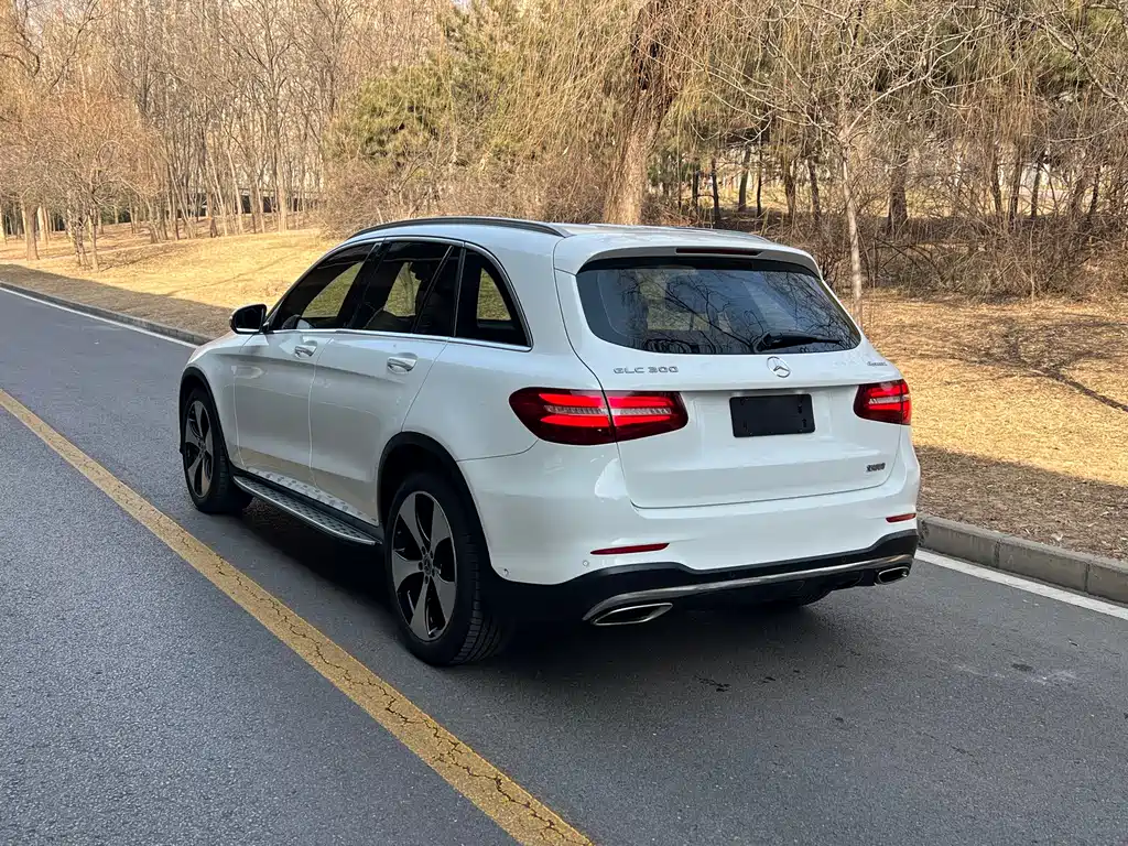 MERCEDES-BENZ GLC