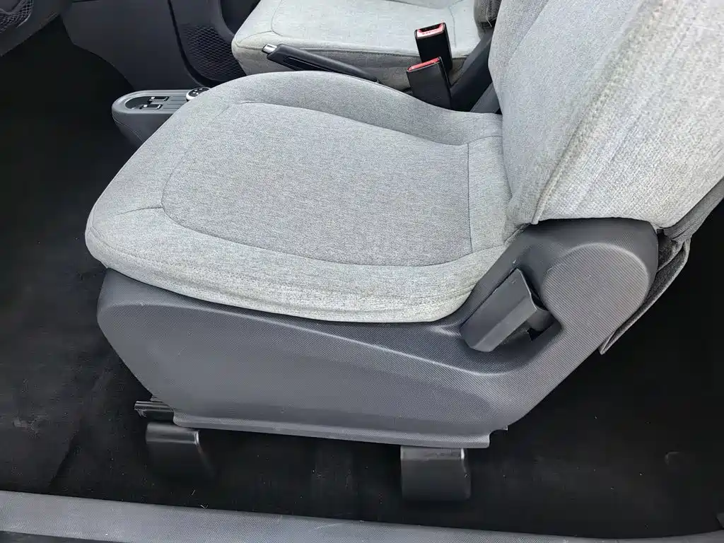 Wuling MINIEV — миниатюра 20