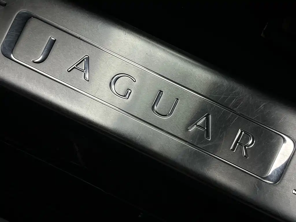 Jaguar XJ — миниатюра 11