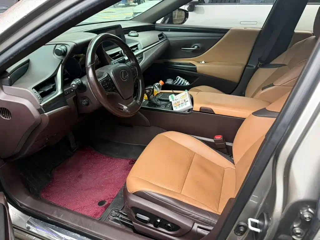 Lexus ES 2018 300h V