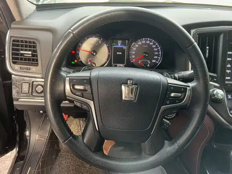 Toyota Crown — миниатюра 11