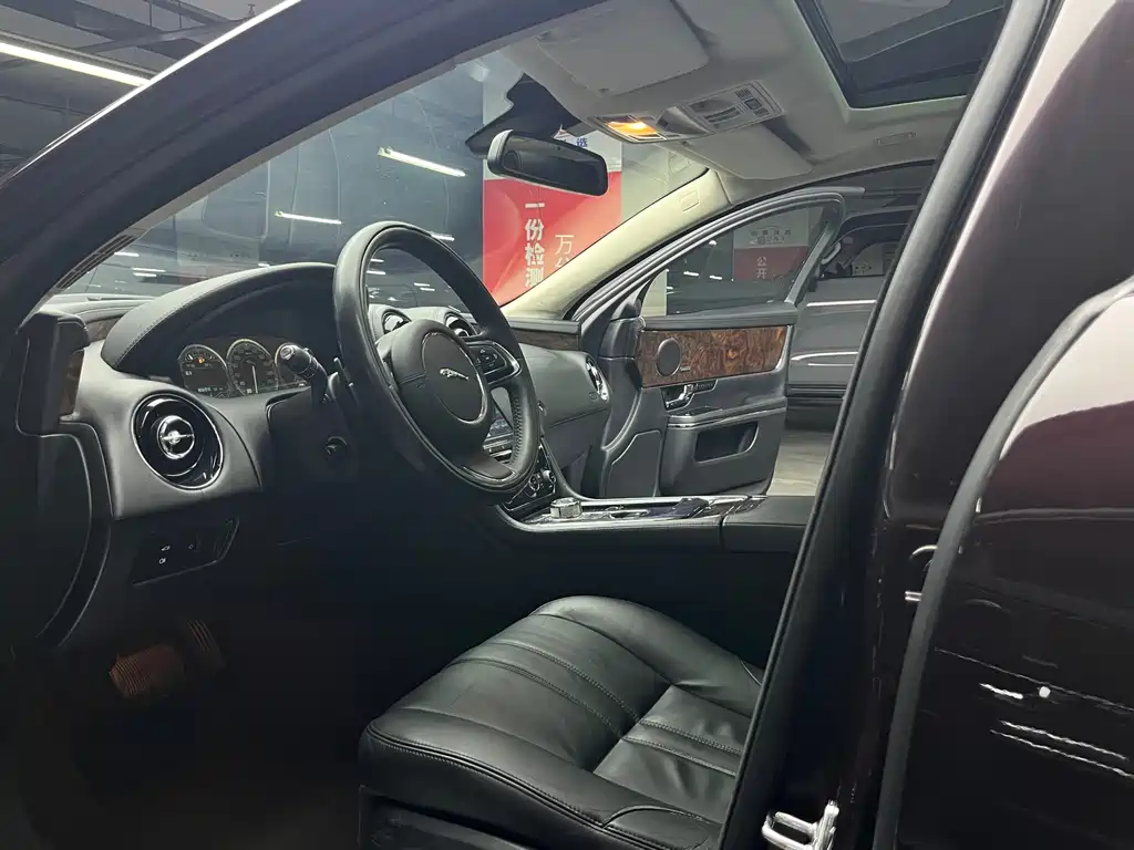 Jaguar XJ — миниатюра 17