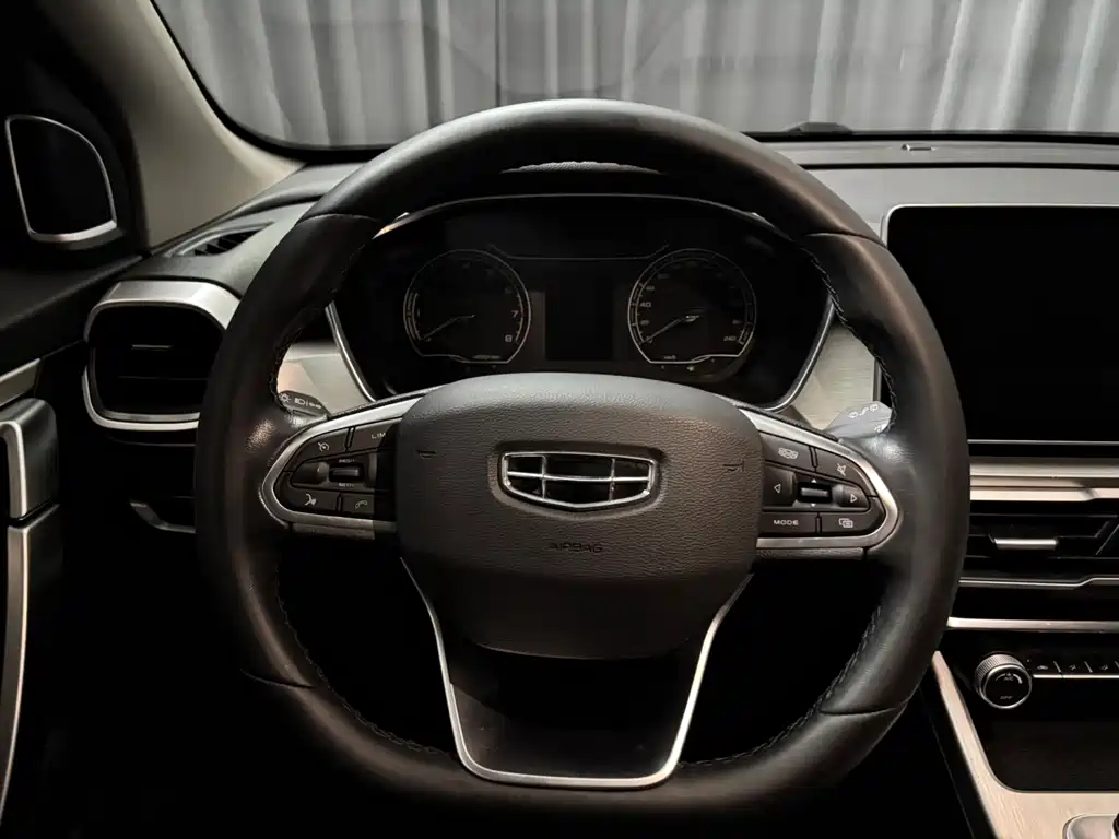 Geely Binyue — миниатюра 12