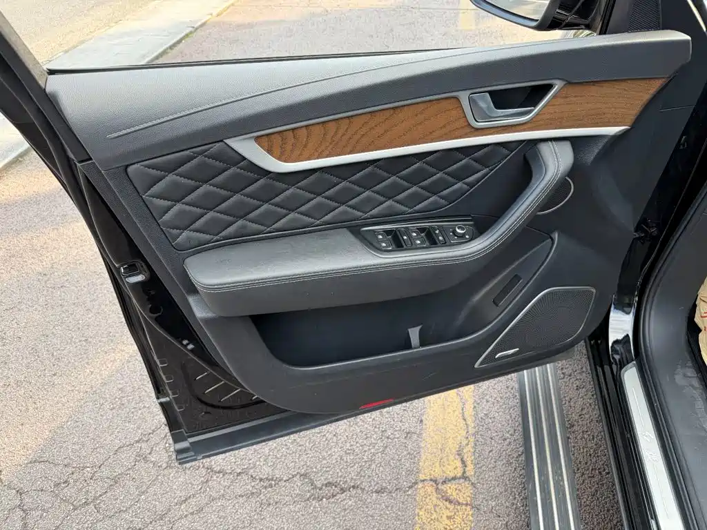 Hongqi HS7 2021 2.0T DCT