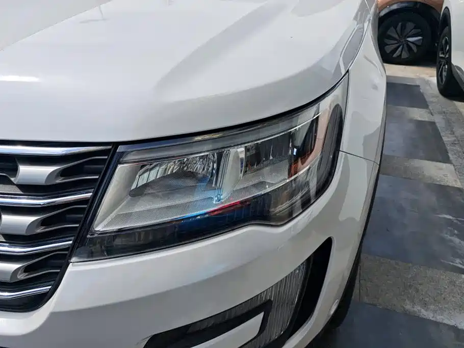 Ford Explorer (Import) — миниатюра 5