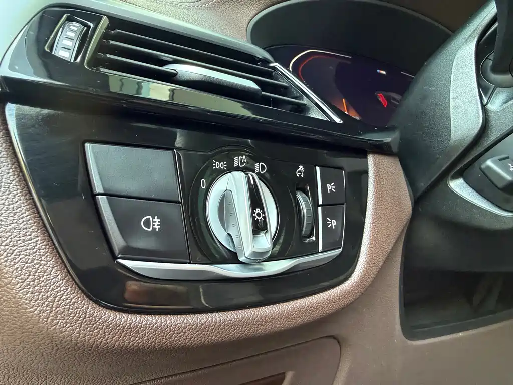 BMW 5 Series — миниатюра 6