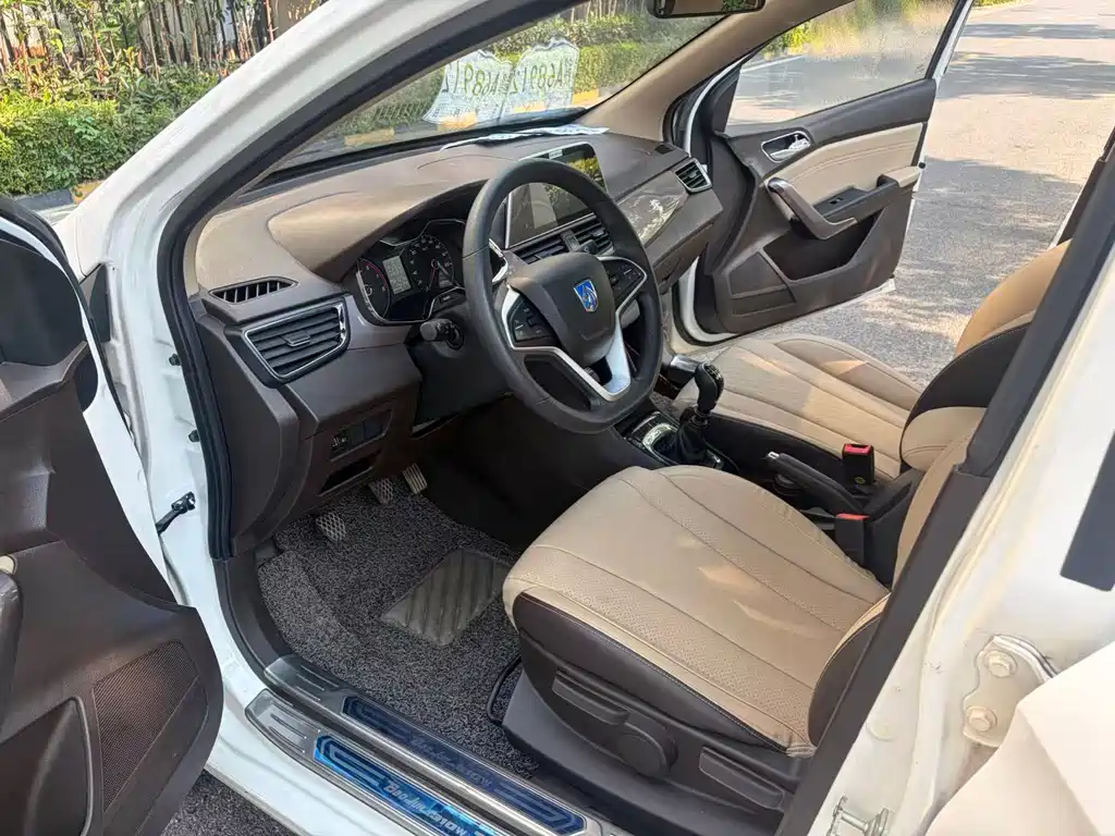 Baojun 310W — миниатюра 13