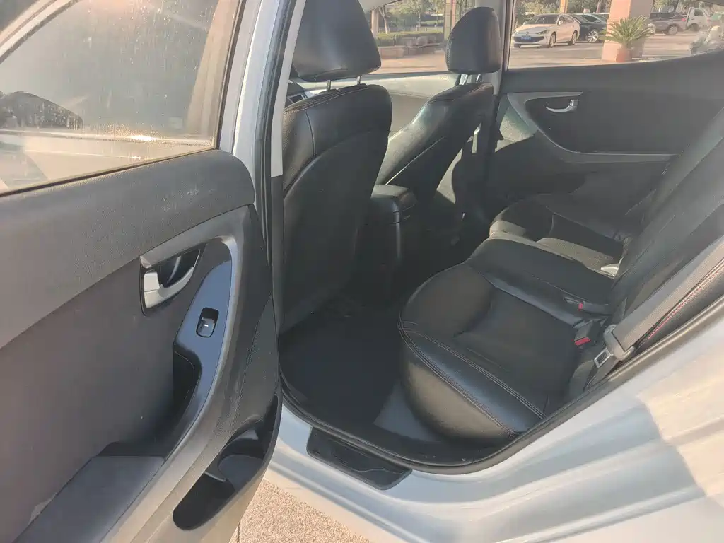 Hyundai Elantra Langdong — миниатюра 9