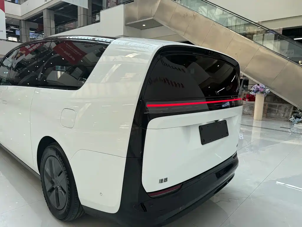Li Auto Li MEGA — миниатюра 10