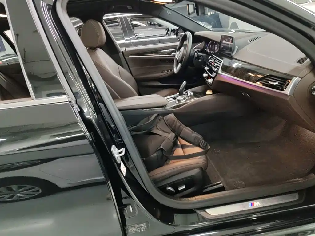 BMW 5 Series — миниатюра 25