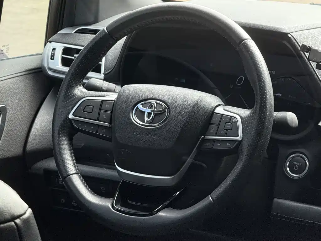 Toyota Sienna — миниатюра 16