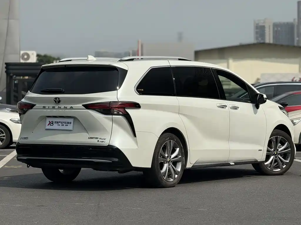 Toyota Sienna — миниатюра 11
