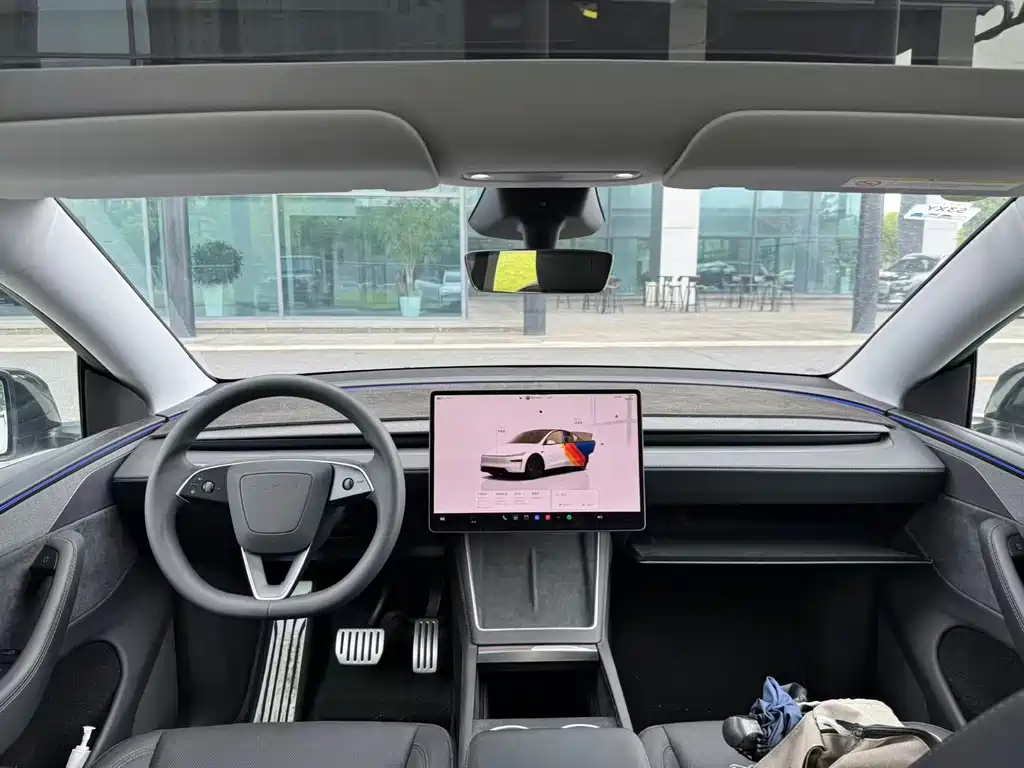 Tesla Model Y — миниатюра 11