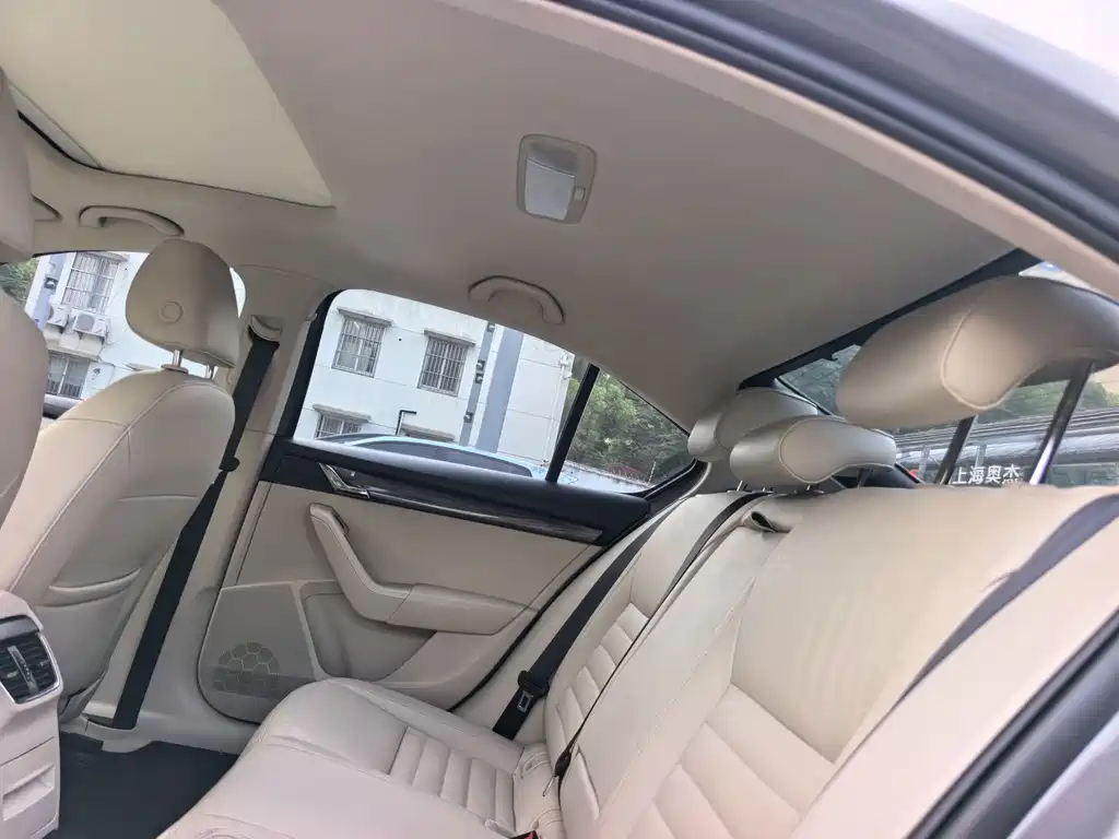 Skoda Octavia 2017 1.6L AT