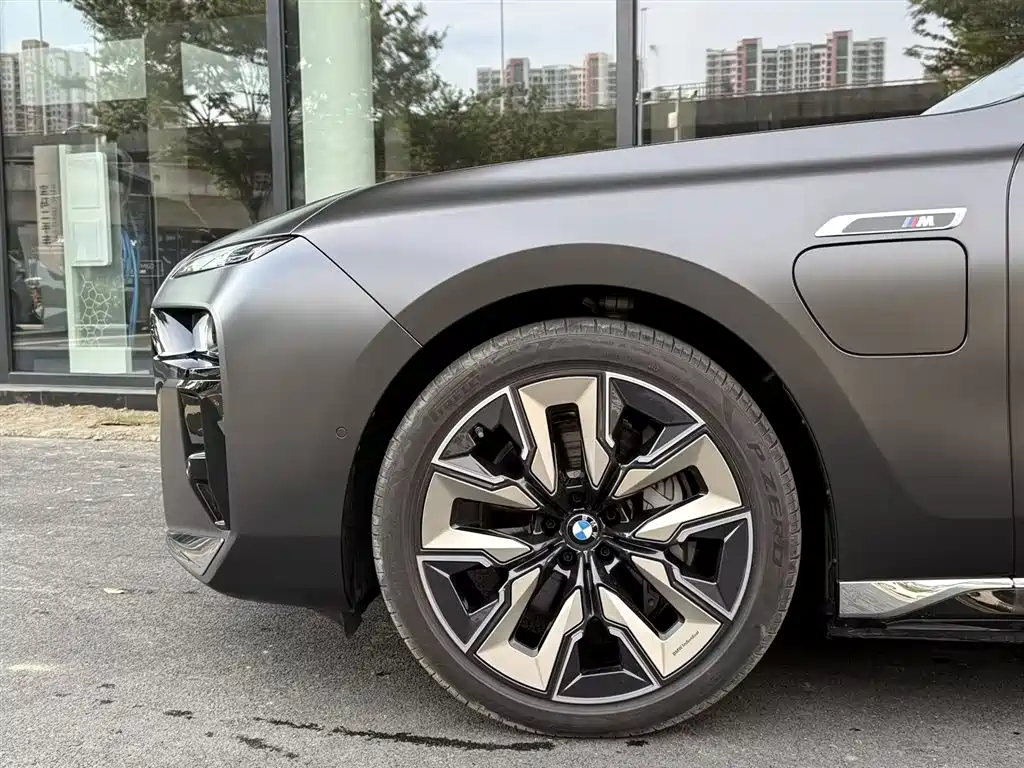 BMW i7 — миниатюра 4