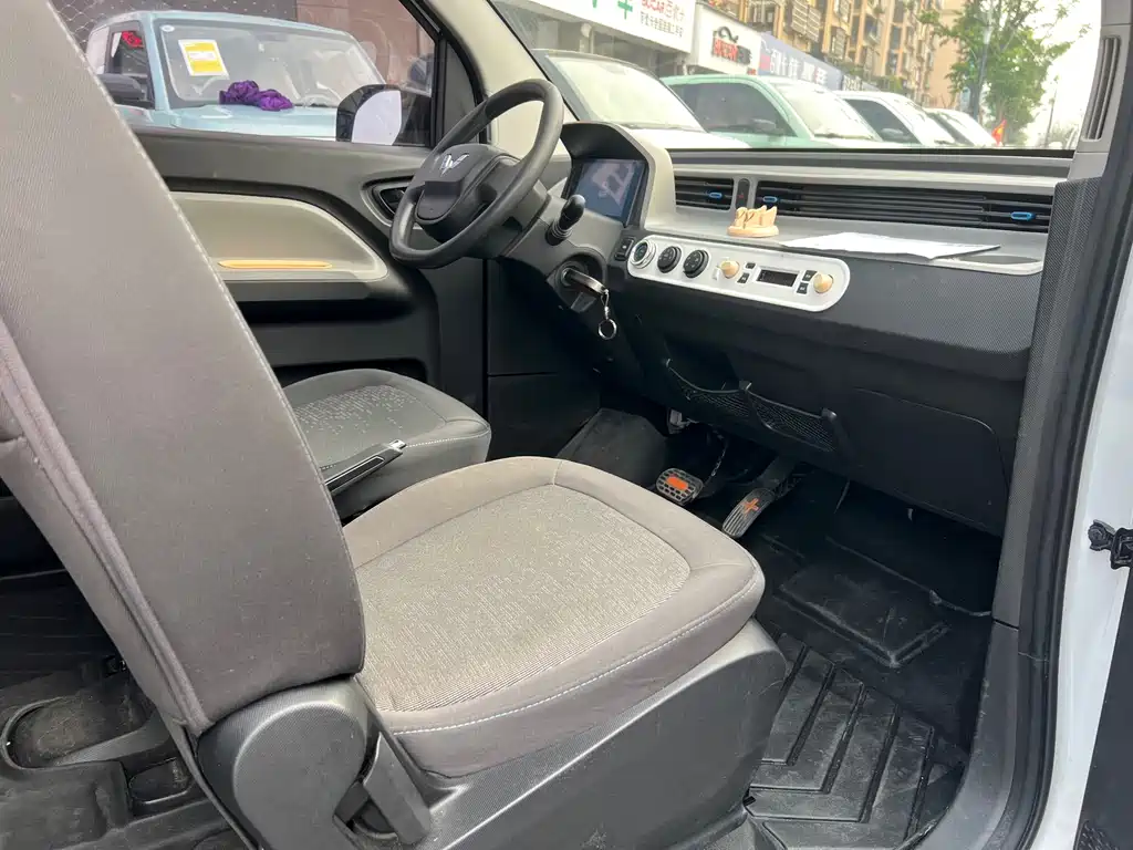 Wuling MINIEV — миниатюра 9