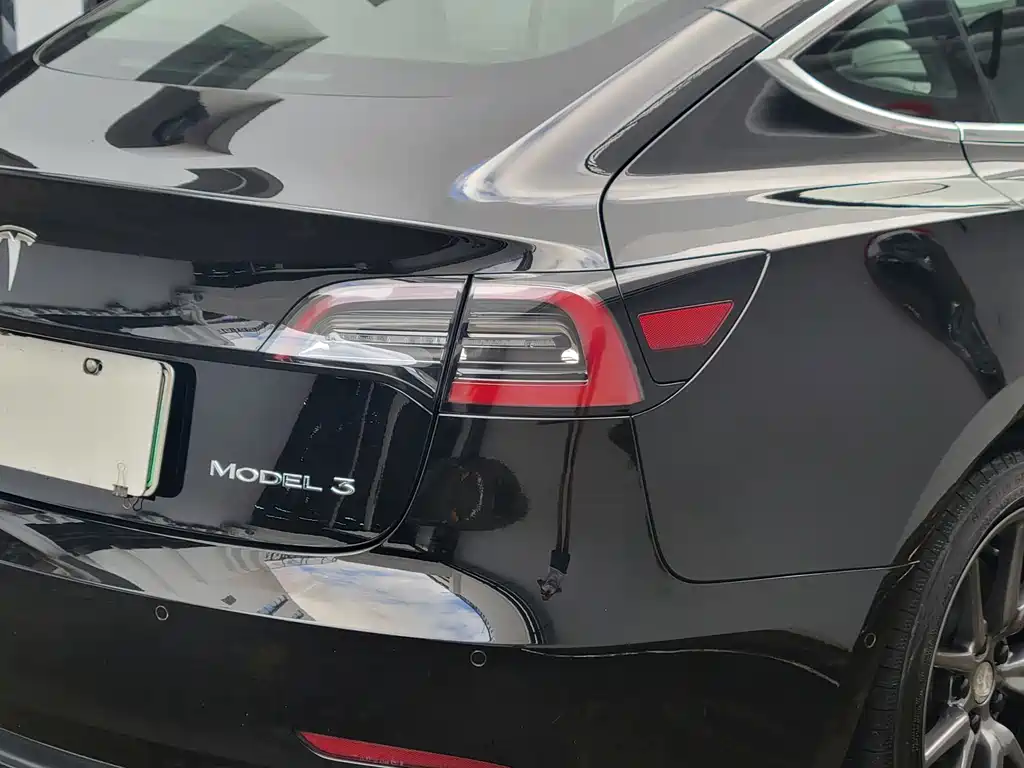 Tesla Model 3 — миниатюра 17