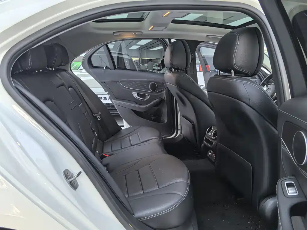 Mercedes-Benz C-Class — миниатюра 11