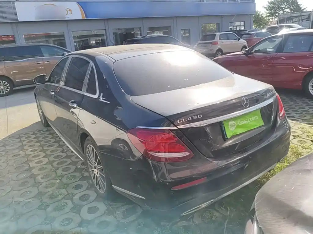 Mercedes-Benz E-Class — миниатюра 5