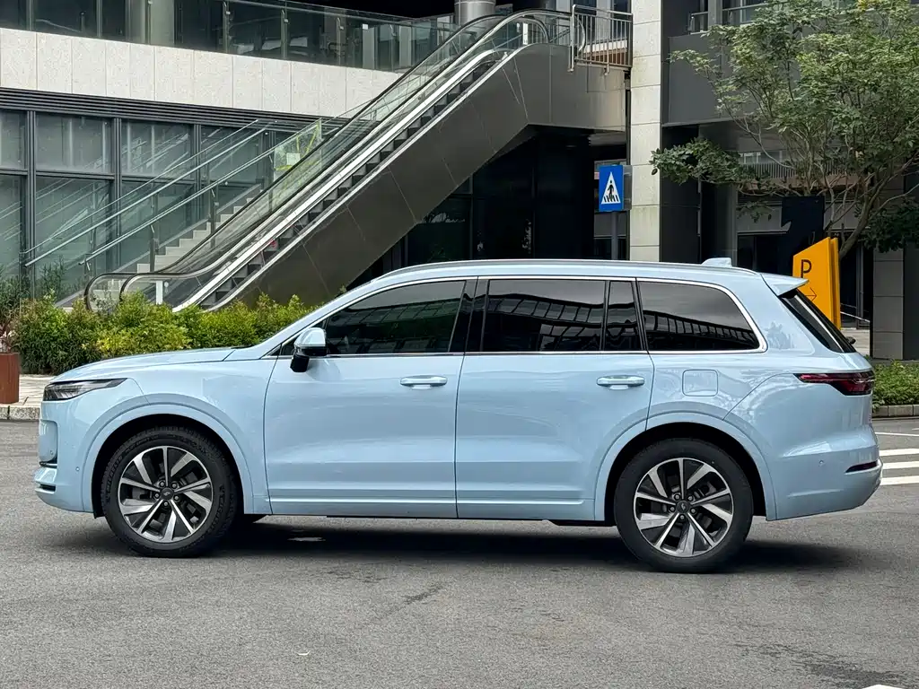 Li Auto ONE 2021 6 мест