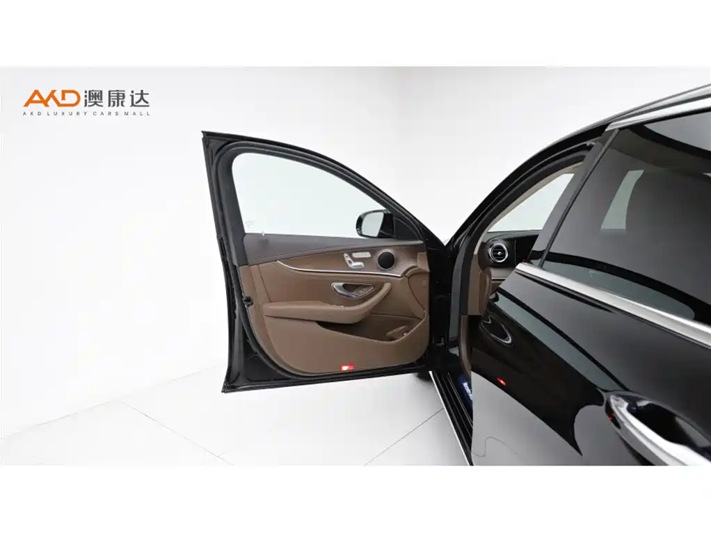 Mercedes-Benz E-Class — миниатюра 10
