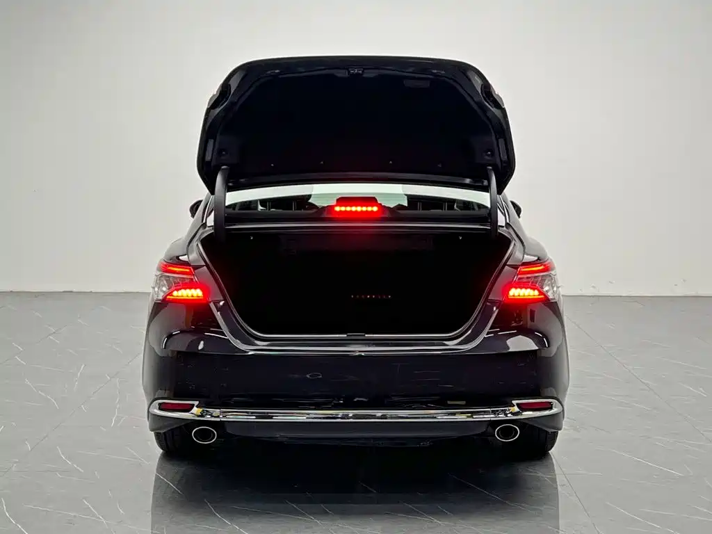 Toyota Camry — миниатюра 9