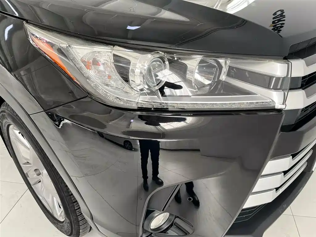 TOYOTA HIGHLANDER