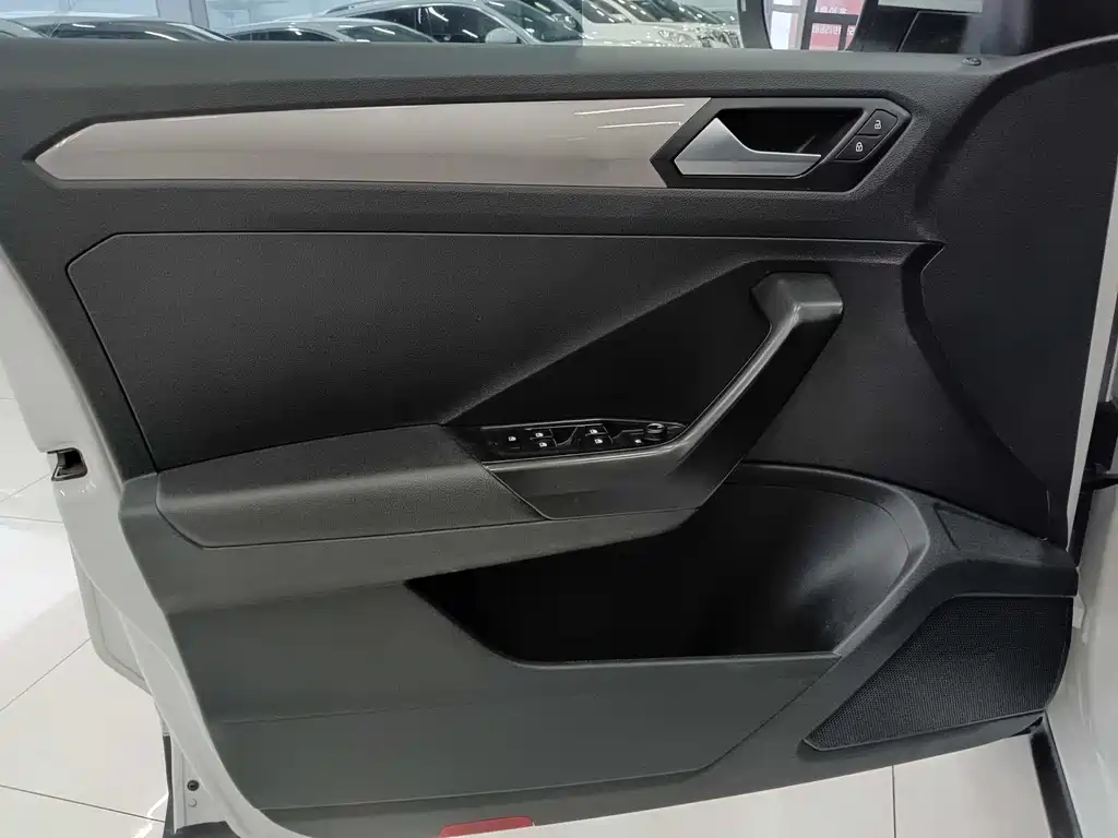 VOLKSWAGEN T ROC EXPLORING SONGS