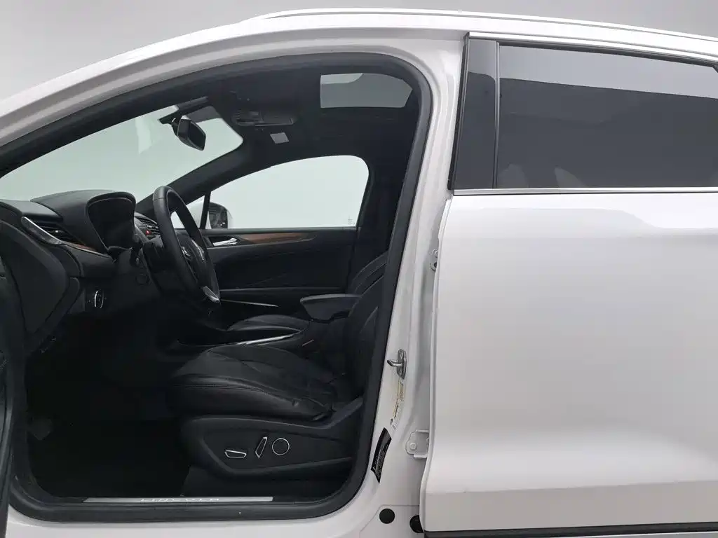Lincoln MKC — миниатюра 10