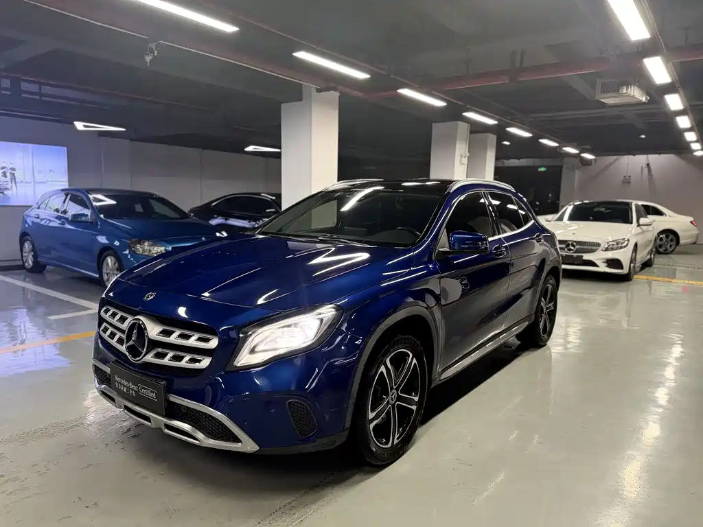 MERCEDES-BENZ GLA