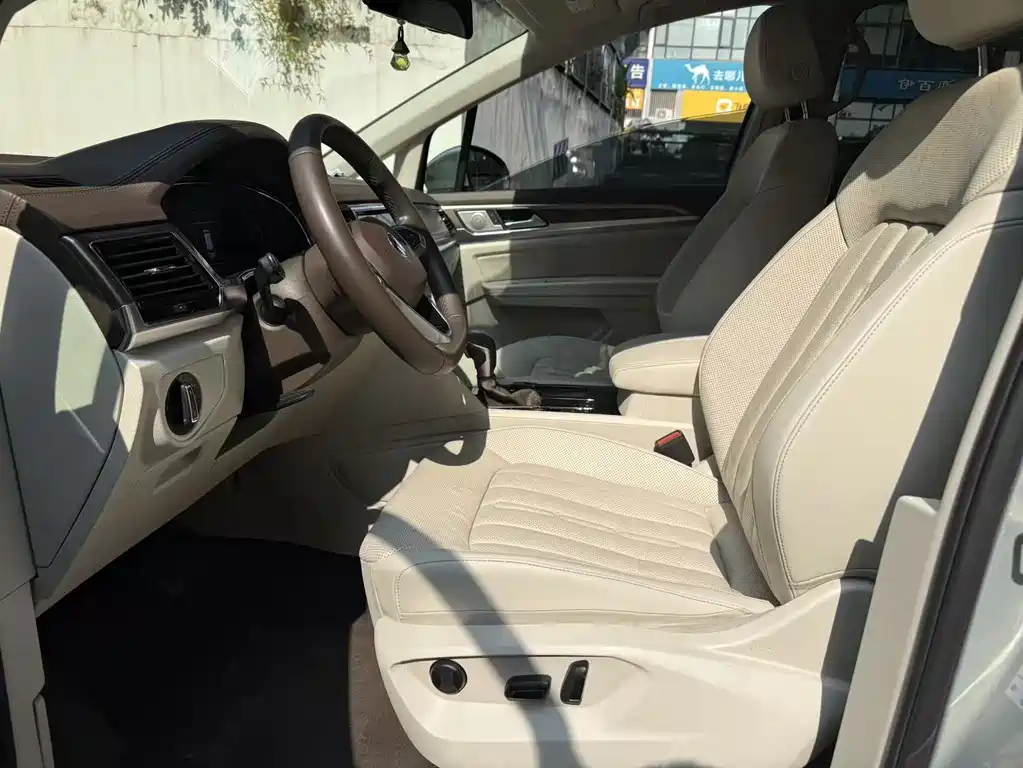 Volkswagen Viloran 2020 330TSI Luxury