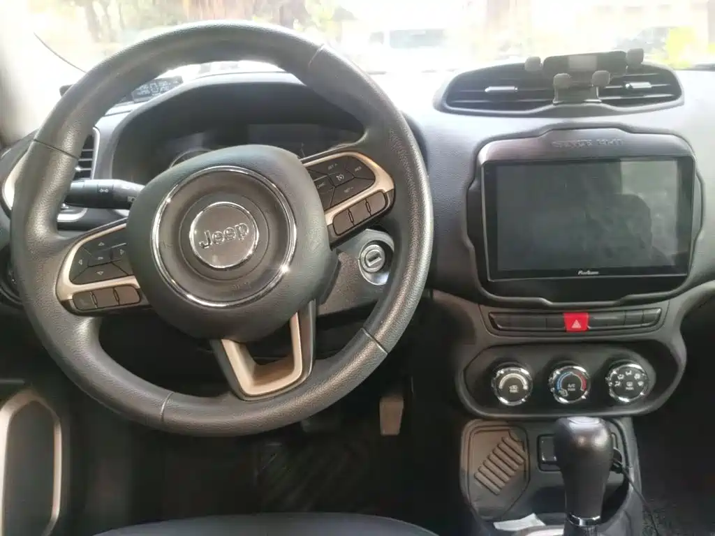 Jeep Renegade — миниатюра 5